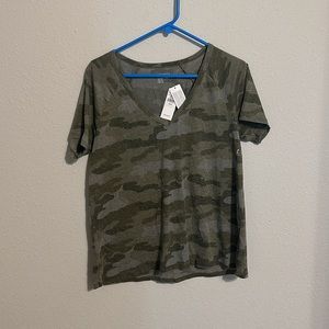 American Eagle camo t shirt
